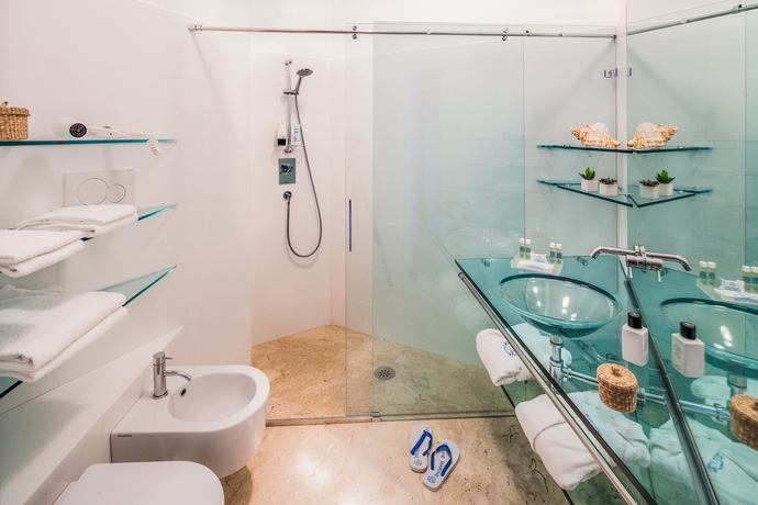 Imagen de la habitación del Hotel Caravelle, Diano Marina. Foto 7