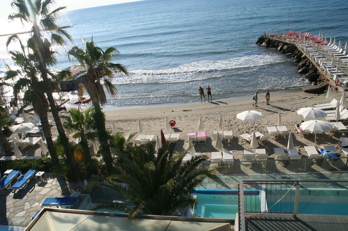 Imagen de los exteriores del Hotel Caravelle, Diano Marina. Foto 12