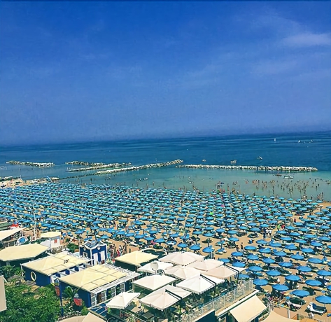 Imagen de los exteriores del Hotel Caravelle. Foto 7