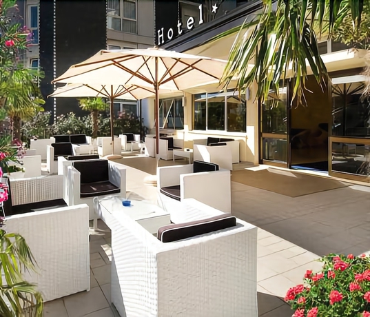 Imagen de los exteriores del Hotel Caravelle. Foto 9