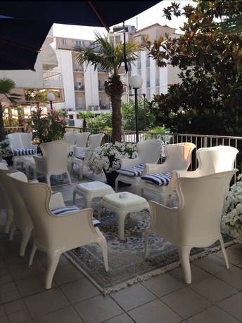 Imagen de los exteriores del Hotel Caravelle. Foto 10