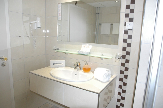 Imagen de la habitación del Hotel Caravelle Im Park. Foto 8