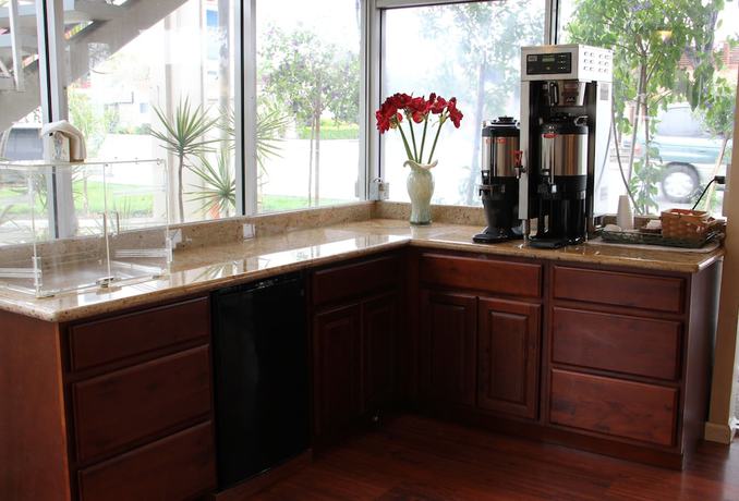 Imagen del bar/restaurante del Hotel Caravelle Inn Extended Stay. Foto 6