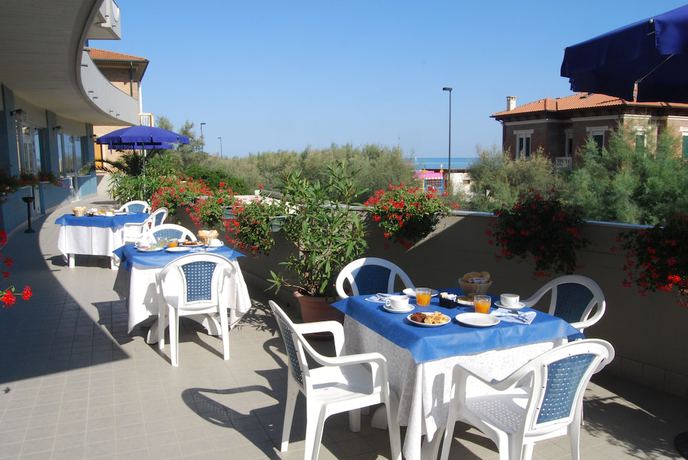 Imagen de los exteriores del Hotel Caravelle Pesaro. Foto 10