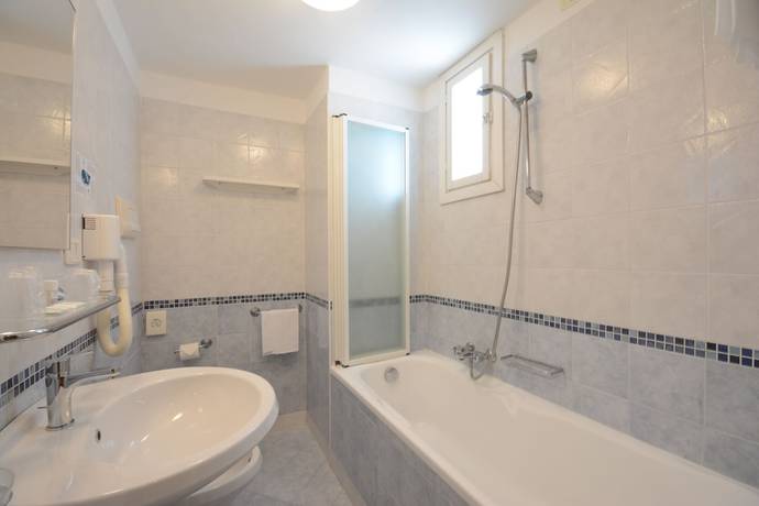Imagen de la habitación del Hotel Caravelle Pesaro. Foto 6