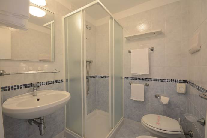 Imagen de la habitación del Hotel Caravelle Pesaro. Foto 8