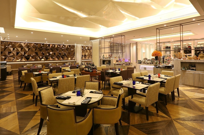 Imagen del bar/restaurante del Hotel Caravelle Saigon. Foto 6