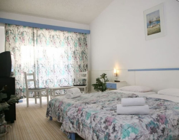 Imagen de la habitación del Hotel Caravos. Foto 9