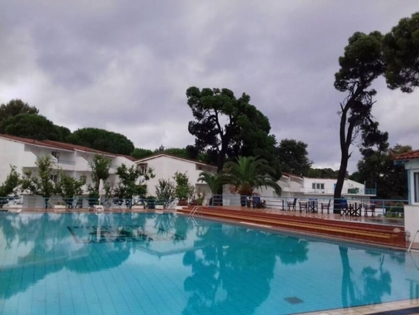 Imagen de la piscina del Hotel Caravos. Foto 17