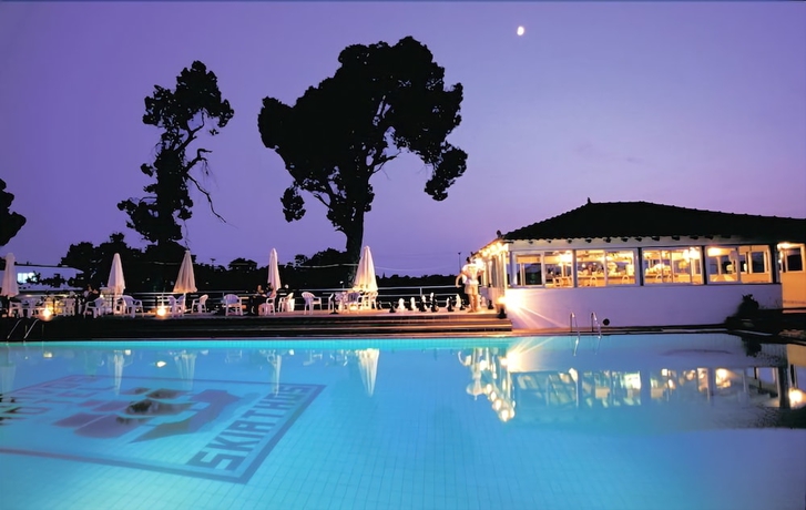 Imagen de la piscina del Hotel Caravos. Foto 19