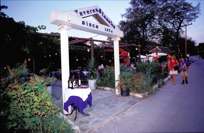 Imagen del bar/restaurante del Hotel Caravos. Foto 4