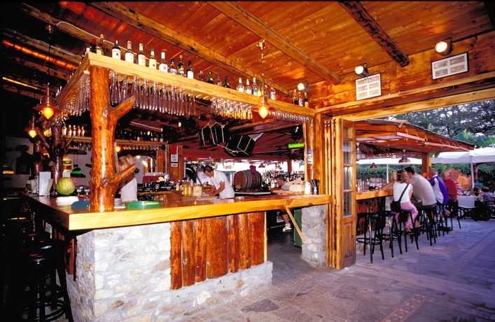 Imagen del bar/restaurante del Hotel Caravos. Foto 8