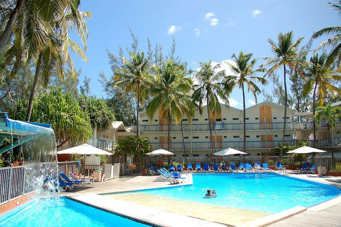 Imagen de la piscina del Hotel Carayou H&ocirc;tel And Spa. Foto 17