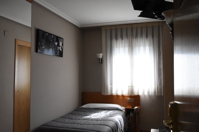 Imagen de la habitación del Hotel Carbayón. Foto 3