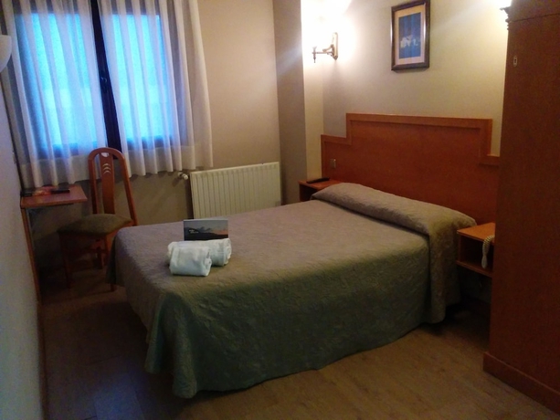 Imagen de la habitación del Hotel Carbayón. Foto 7