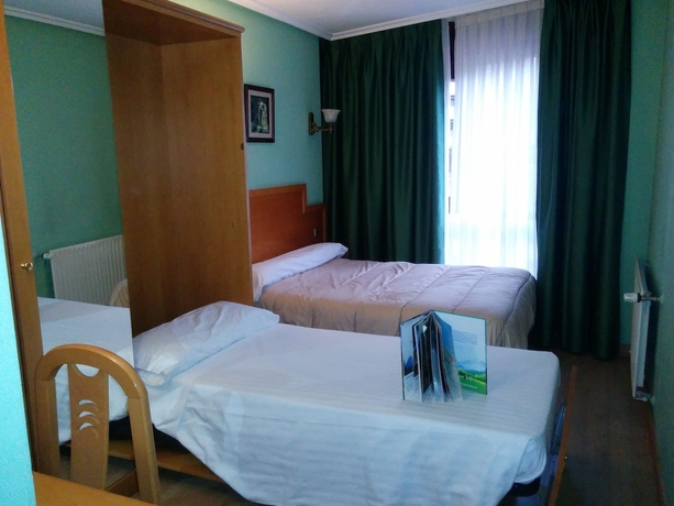 Imagen de la habitación del Hotel Carbayón. Foto 12