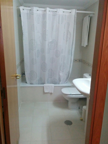 Imagen de la habitación del Hotel Carbayón. Foto 15