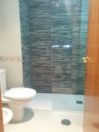 Imagen de la habitación del Hotel Carbayón. Foto 17