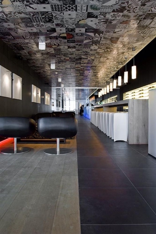 Imagen del bar/restaurante del Hotel Carbon Hotel - Different Hotels. Foto 2