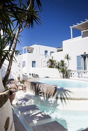 Imagen de la piscina del Hotel Carbonaki. Foto 10