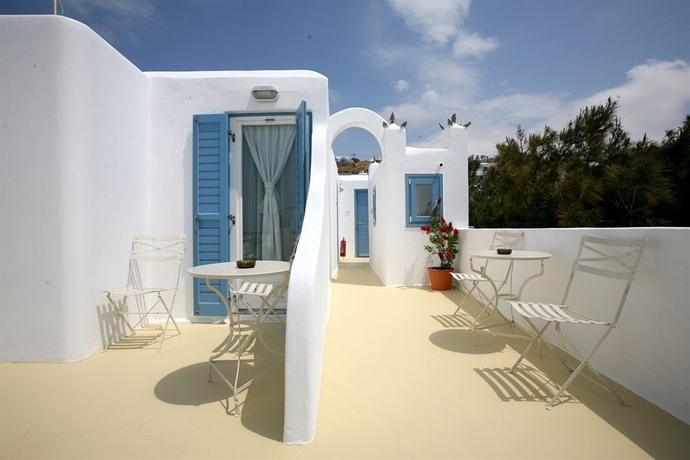 Imagen de los exteriores del Hotel Carbonaki. Foto 5