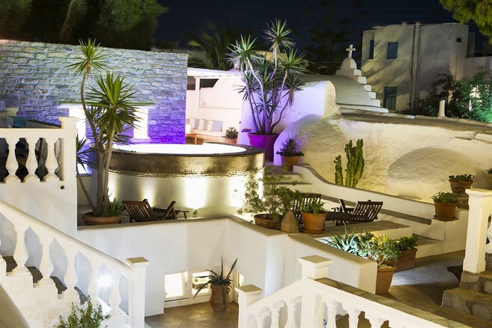 Imagen de los exteriores del Hotel Carbonaki. Foto 6