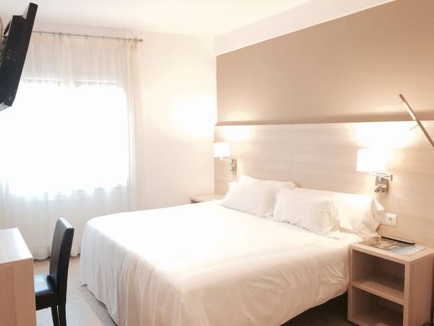 Imagen de la habitación del Hotel Carbonell. Foto 9