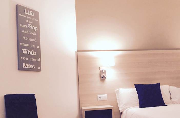 Imagen de la habitación del Hotel Carbonell. Foto 11