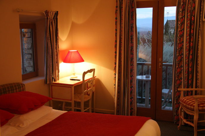 Imagen de los exteriores del Hotel Carcarille - Restaurant Le C. Foto 12