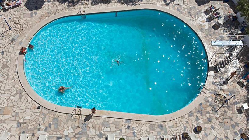 Imagen de la piscina del Hotel Carcavelos Beach. Foto 20