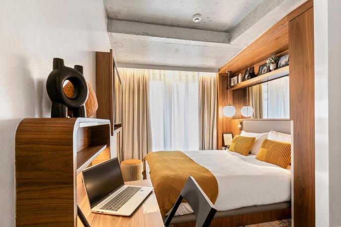 Imagen de la habitación del Hotel Card. Foto 6