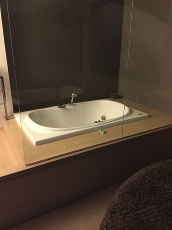 Imagen de la habitación del Hotel Card International. Foto 2