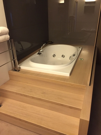 Imagen de la habitación del Hotel Card International. Foto 3