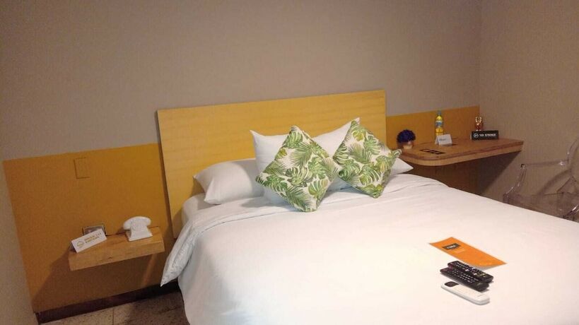 Imagen de la habitación del Hotel Cardedeu Express. Foto 13