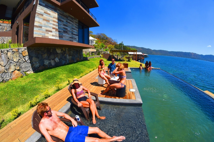 Imagen de la piscina del Hotel Cardedeu Residence. Foto 14