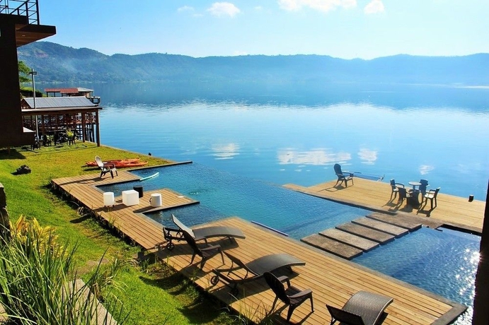 Imagen de la piscina del Hotel Cardedeu Residence. Foto 15