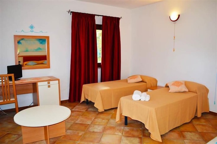 Imagen de la habitación del Hotel Cardedu. Foto 3