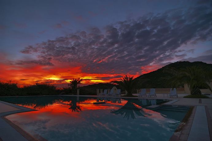 Imagen de la piscina del Hotel Cardedu. Foto 16