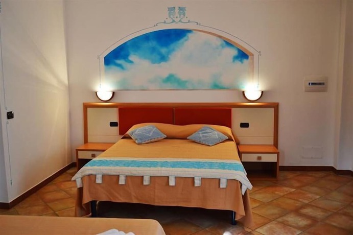 Imagen de la habitación del Hotel Cardedu. Foto 7