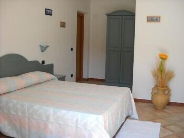 Imagen de la habitación del Hotel Cardedu. Foto 8