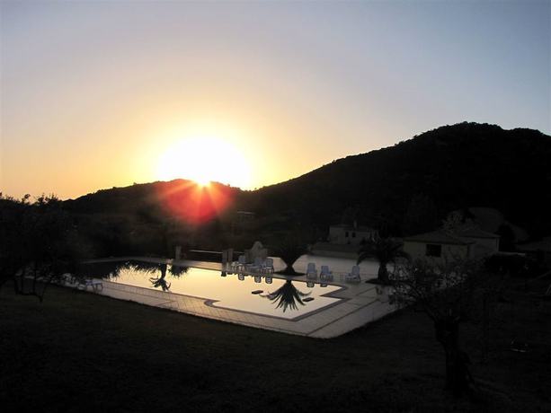 Imagen de la piscina del Hotel Cardedu. Foto 17