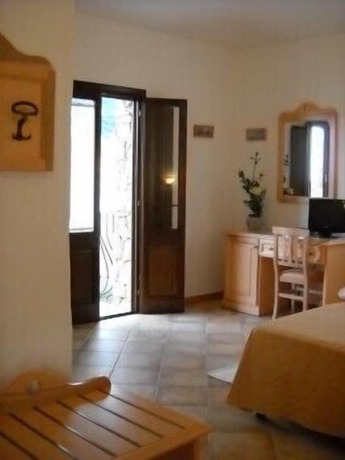 Imagen de la habitación del Hotel Cardedu. Foto 9