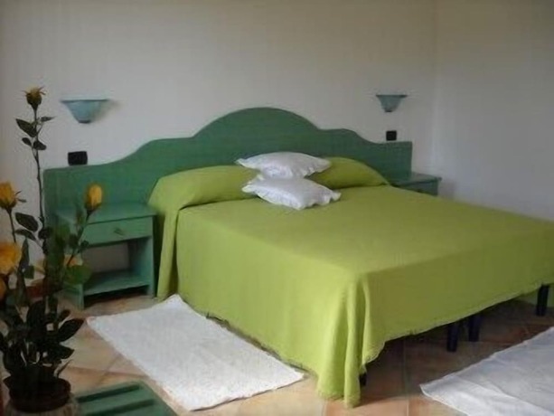 Imagen de la habitación del Hotel Cardedu. Foto 10