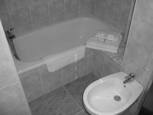 Imagen de la habitación del Hotel Cardeo. Foto 16