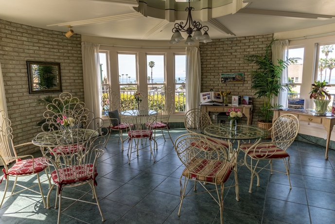 Imagen del bar/restaurante del Hotel Cardiff By The Sea Lodge. Foto 3