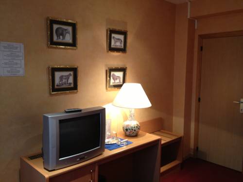 Imagen de la habitación del Hotel Cardiff. Foto 4