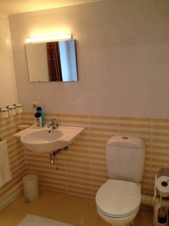 Imagen de la habitación del Hotel Cardiff. Foto 5