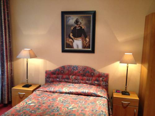 Imagen de la habitación del Hotel Cardiff. Foto 10