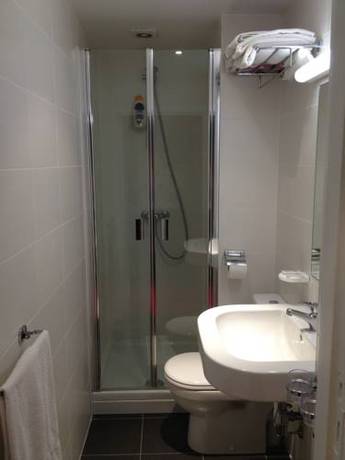 Imagen de la habitación del Hotel Cardiff. Foto 15