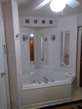 Imagen de la habitación del Hotel Cardinal Inn. Foto 3